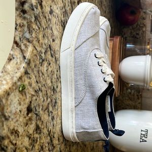 NEW size 3 youth unisex Tom’s shoes